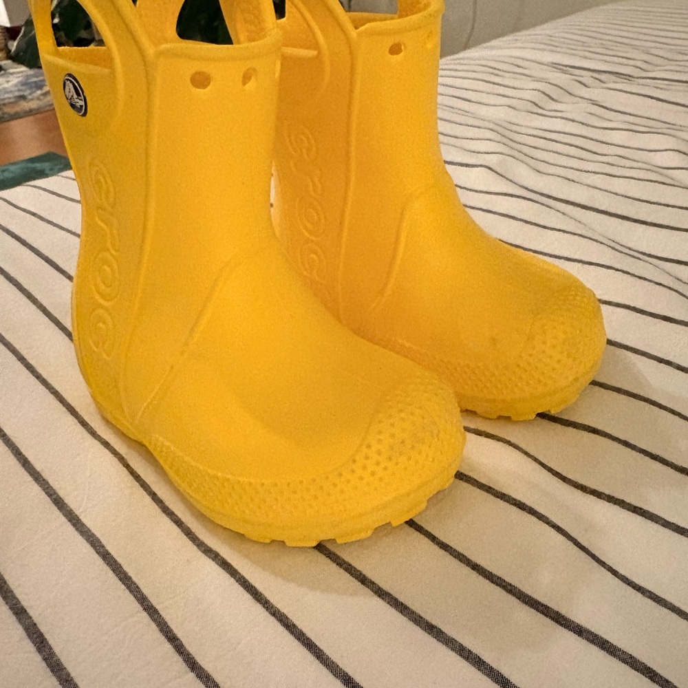 CROCS Bright Yellow Rain Boots Size 6 toddler - Picture 4 of 7